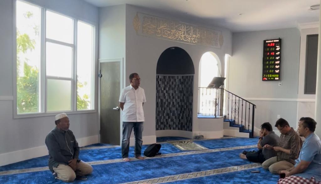 Salat Zuhur di Masjid At Thohir Los Angeles, Danny Harap Dapat Jadi Pusat Komunitas, dan Dakwah