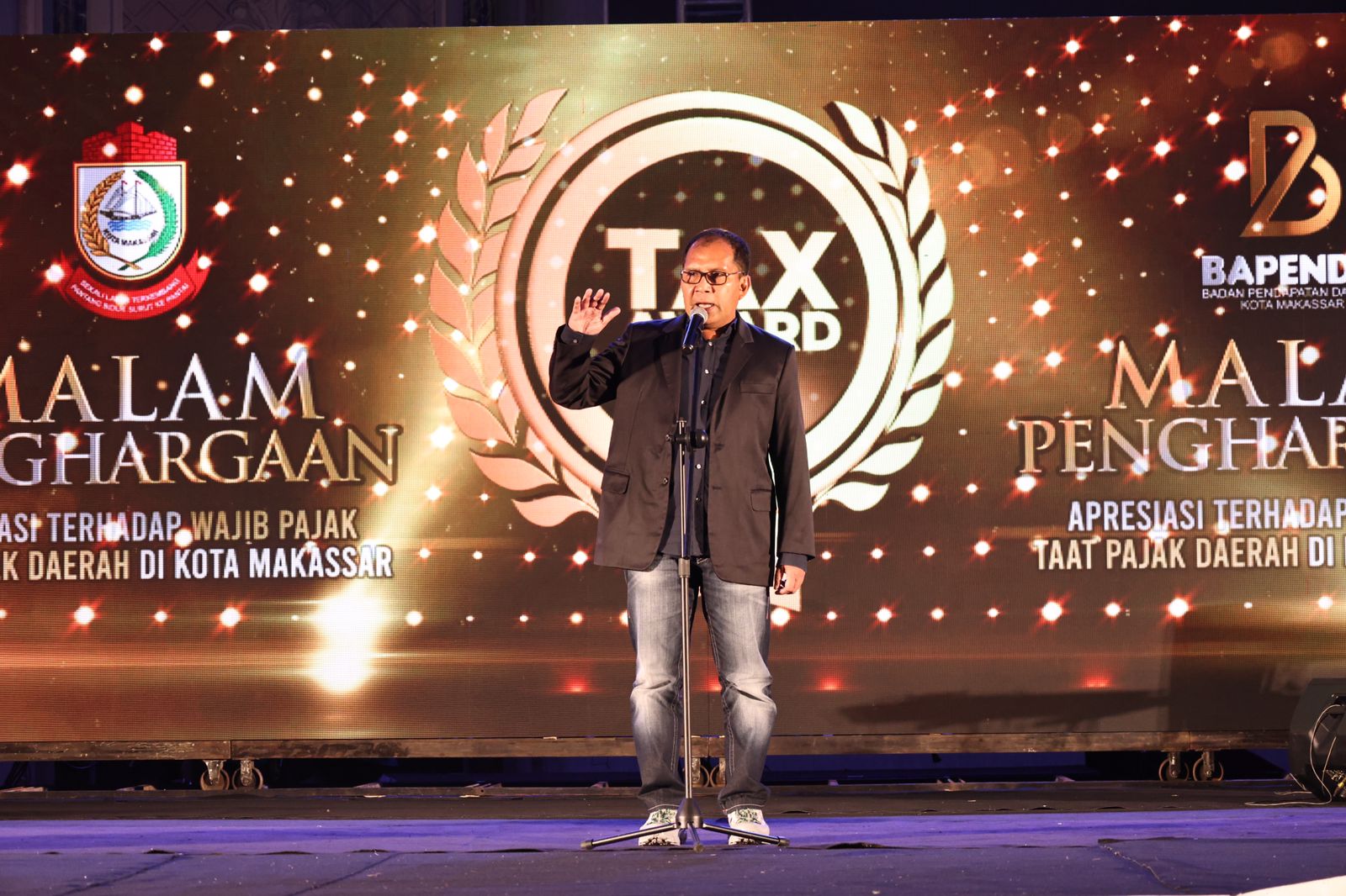 Pemkot Makassar Beri Penghargaan Tax Award ke 26 Wajib Pajak Berprestasi