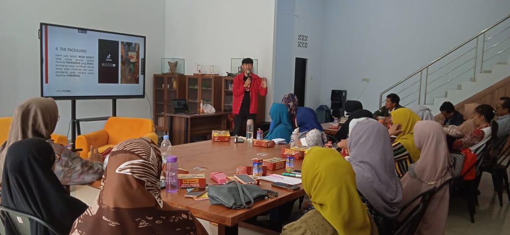 Eksposure UMKM Diskominfo Makassar Ajarkan Berbagai Materi Bisnis Kepada Peserta UMKM Lorong