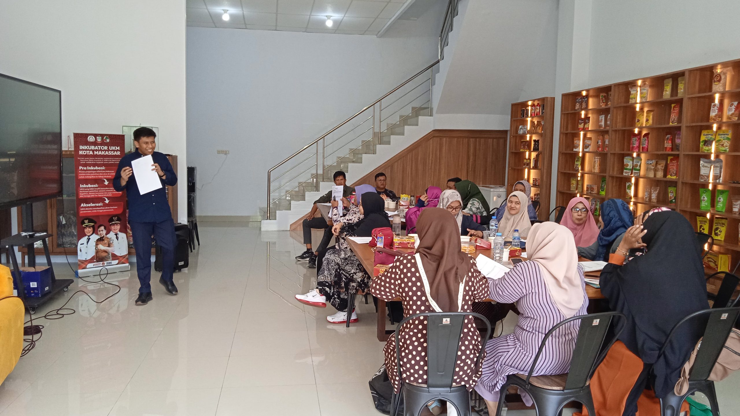 Masuki Pertemuan Keempat, UMKM Lorong Makassar Diajarkan Praktek Pengelolaan SDM
