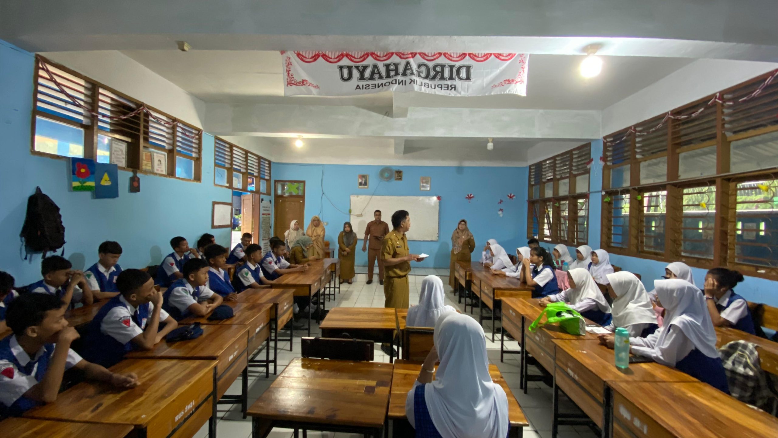 Antisipasi Kejahatan Phising, Kominfo Makassar Goes to School Hadir di SMP 1 Makassar
