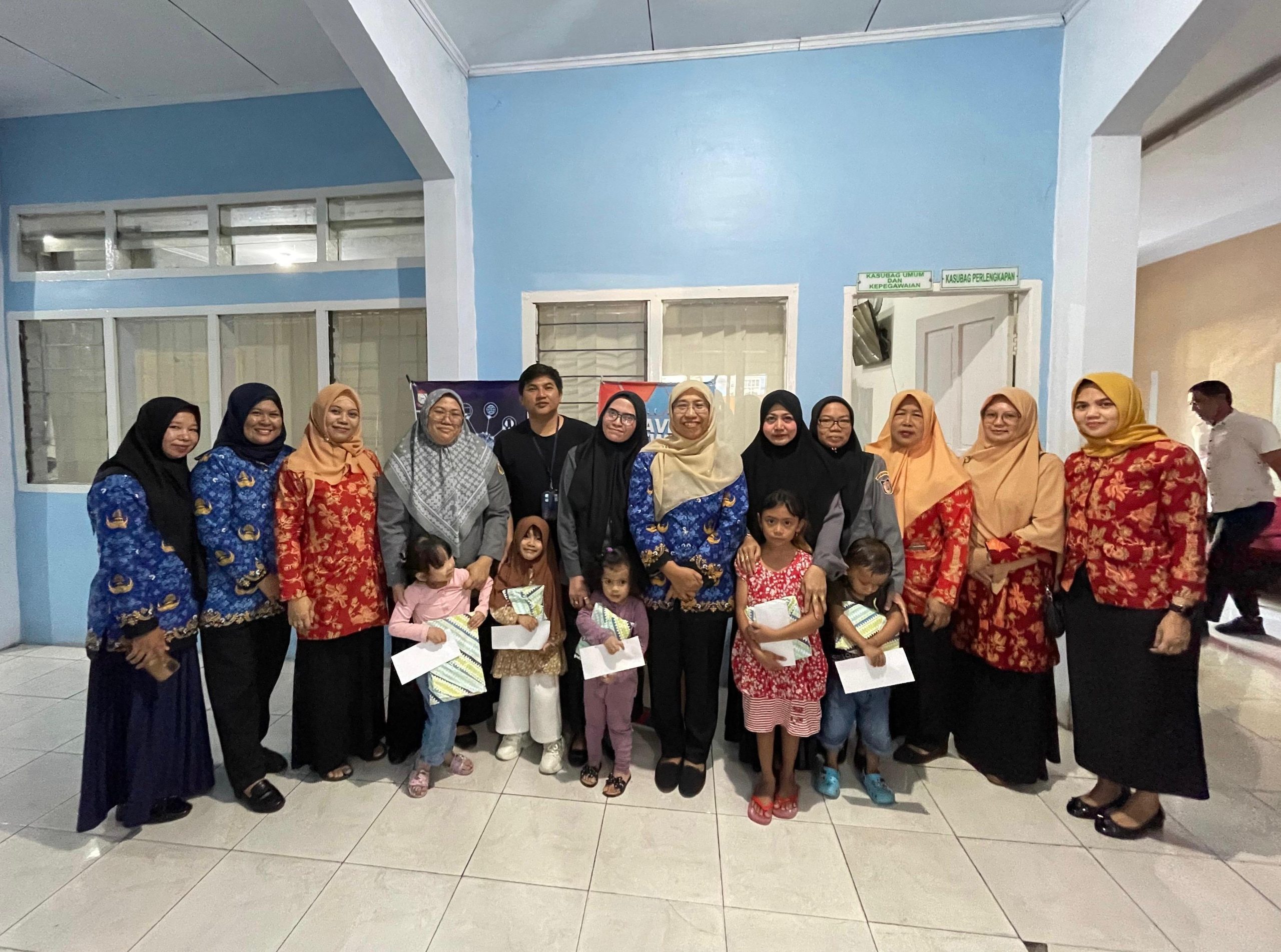 Menyemai Kebaikan, DWP Kominfo Makassar Salurkan Bantuan Pendidikan